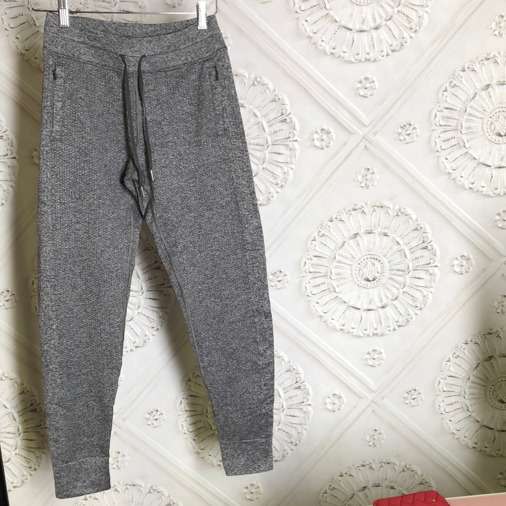 Lululemon engineered warmth legging .